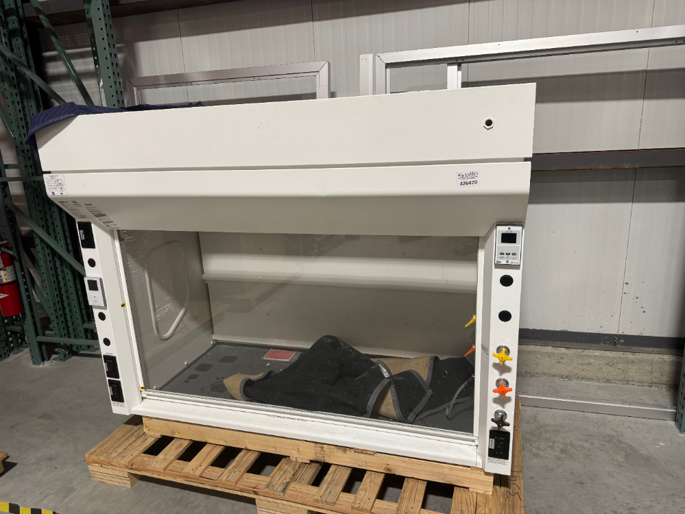 Image of Mott 4' Fume Hood